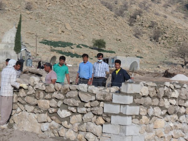  دیوار کشی  و محوطه سازی امامزاده پیر محمود کلایه دهدشت بسیجیان