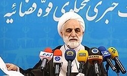 اژه‌ای در نمایشگاه مطبوعات