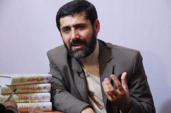 نویسنده کتاب پایی که جا ماند