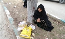 فرار از مقابل لنز دوربین‌ برای حفظ کرامت در اخذ سبد کالا + تصاویر